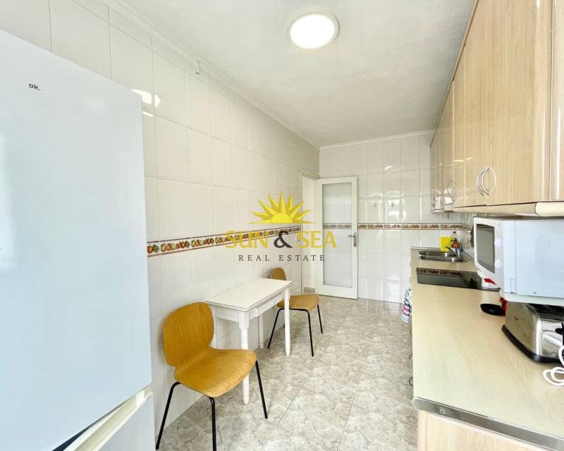 3 sovrum Lägenhet att hyra i Torrevieja med pool - 950 € (Ref: 8933388)