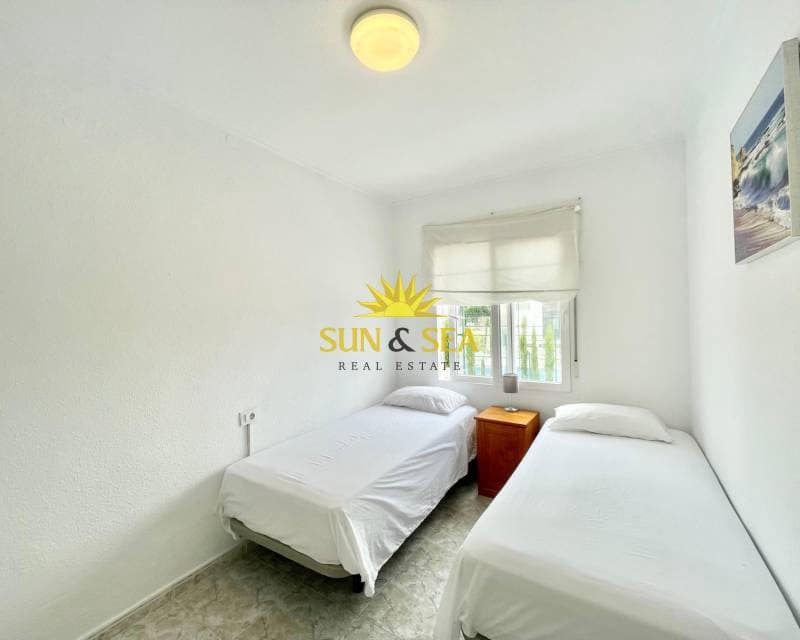 3 sovrum Lägenhet att hyra i Torrevieja med pool - 950 € (Ref: 8933388)