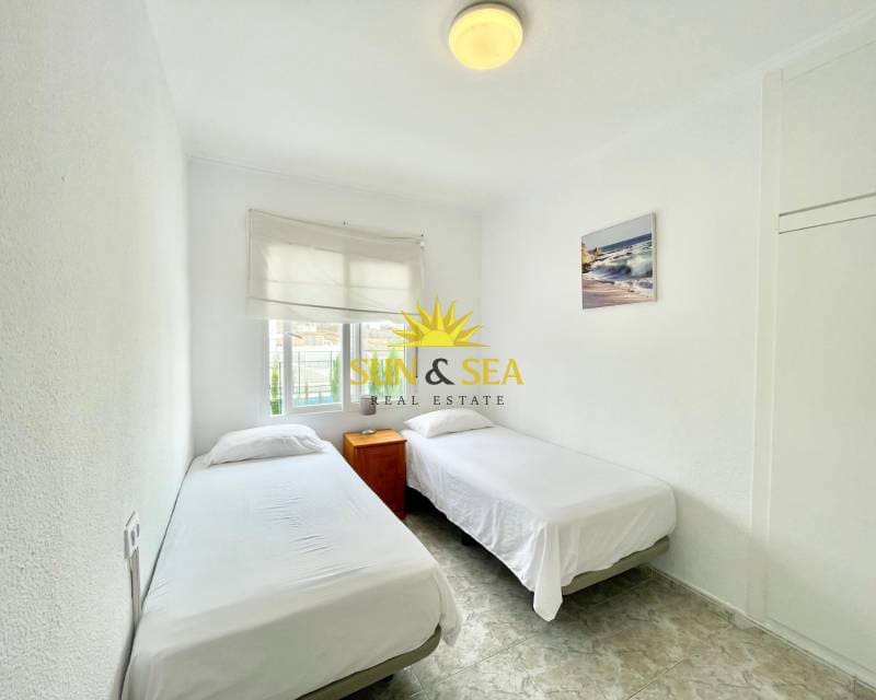 3 sovrum Lägenhet att hyra i Torrevieja med pool - 950 € (Ref: 8933388)