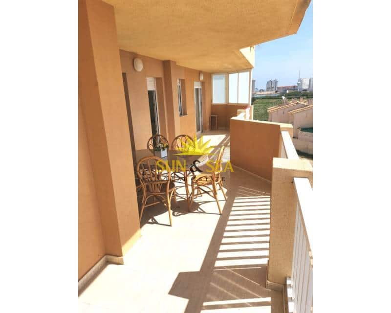 3 slaapkamer Appartement te huur in La Manga del Mar Menor met zwembad - € 800 (Ref: 8934618)
