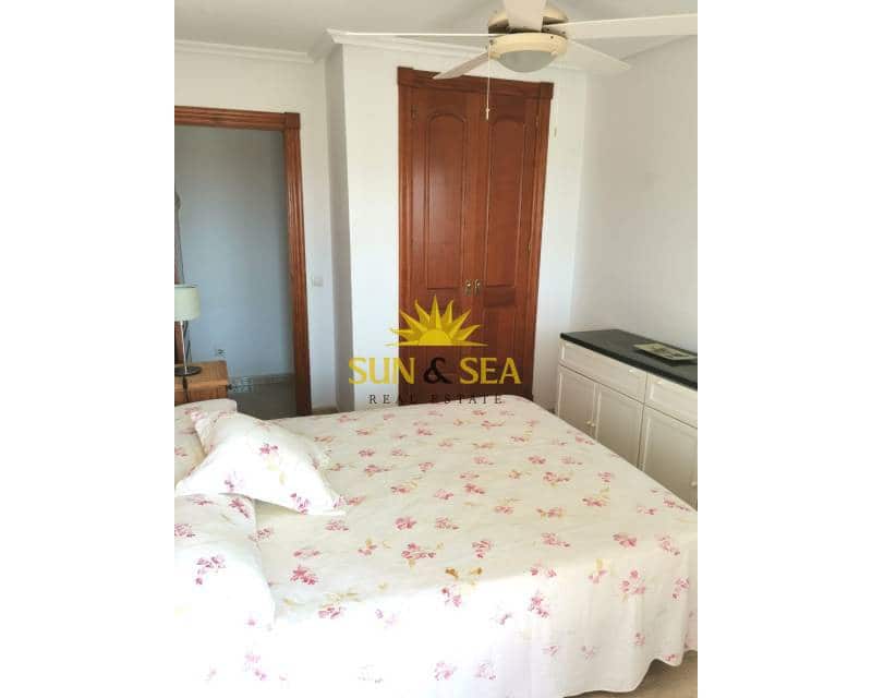 3 slaapkamer Appartement te huur in La Manga del Mar Menor met zwembad - € 800 (Ref: 8934618)