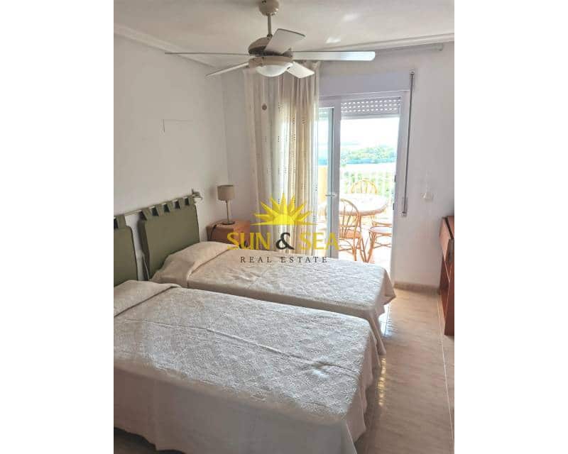 3 slaapkamer Appartement te huur in La Manga del Mar Menor met zwembad - € 800 (Ref: 8934618)