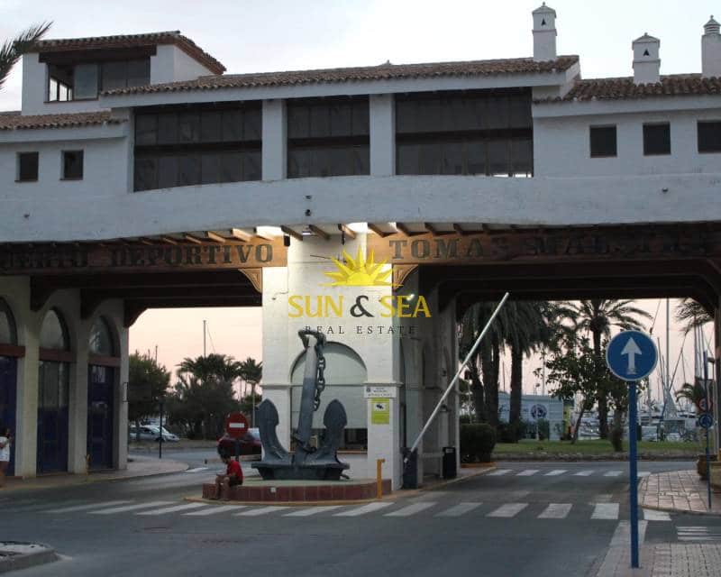 3 slaapkamer Appartement te huur in La Manga del Mar Menor met zwembad - € 800 (Ref: 8934618)