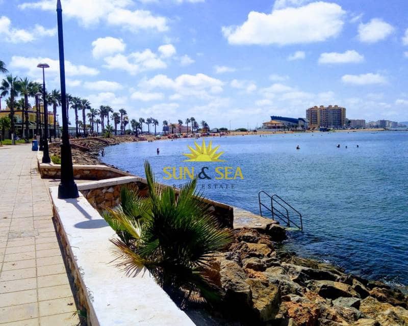 3 slaapkamer Appartement te huur in La Manga del Mar Menor met zwembad - € 800 (Ref: 8934618)