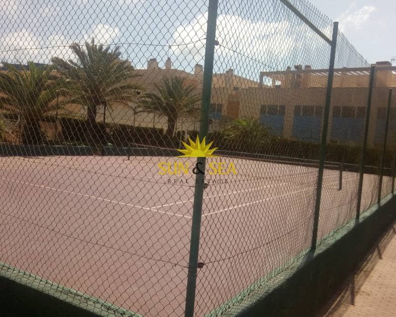 3 slaapkamer Appartement te huur in La Manga del Mar Menor met zwembad - € 800 (Ref: 8934618)