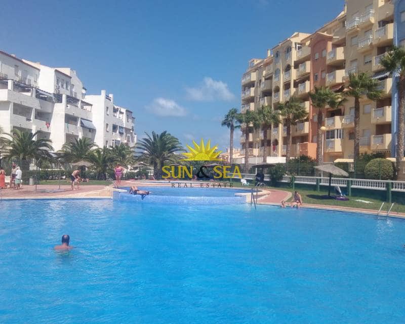 3 slaapkamer Appartement te huur in La Manga del Mar Menor met zwembad - € 800 (Ref: 8934618)