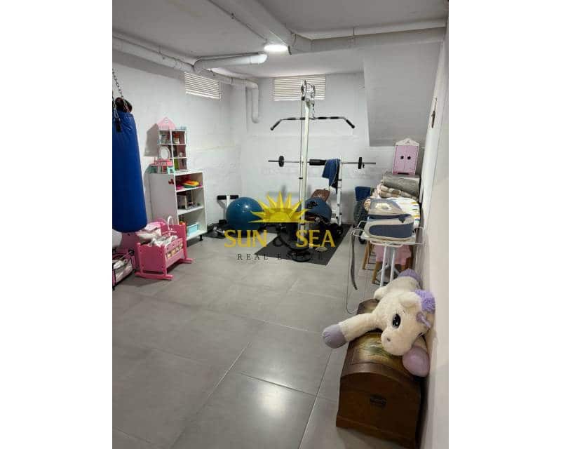 3 Zimmer Villa zu verkaufen in Guardamar del Segura mit Garage - 299.000 € (Ref: 8935498)