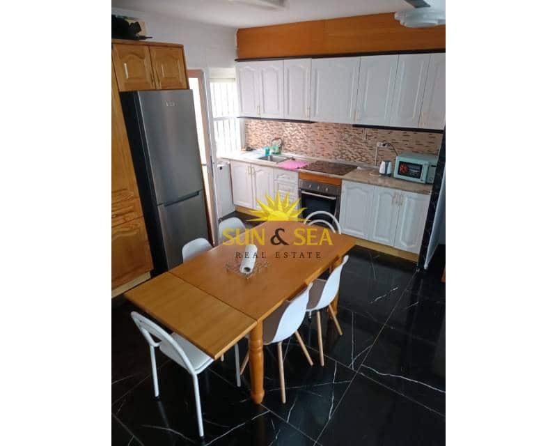 4 makuuhuone Huoneisto vuokrattavana paikassa Torrevieja - 1 350 € (Ref: 8937951)