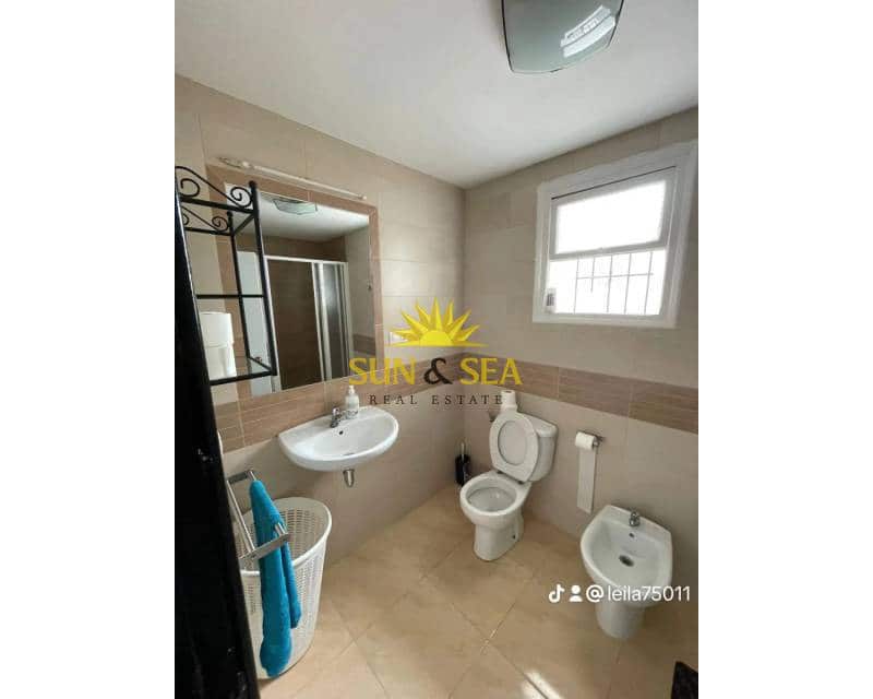 4 makuuhuone Huoneisto vuokrattavana paikassa Torrevieja - 1 350 € (Ref: 8937951)