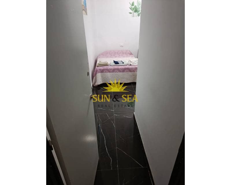 4 makuuhuone Huoneisto vuokrattavana paikassa Torrevieja - 1 350 € (Ref: 8937951)