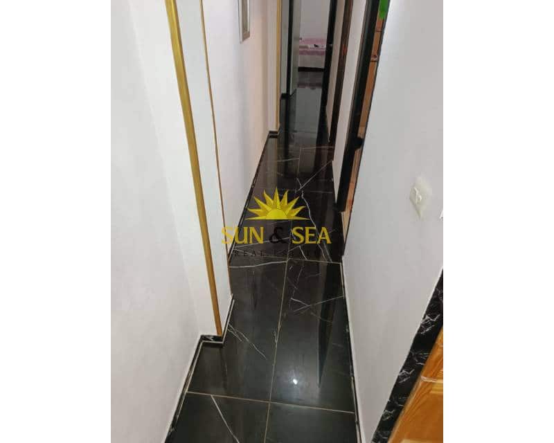 4 makuuhuone Huoneisto vuokrattavana paikassa Torrevieja - 1 350 € (Ref: 8937951)