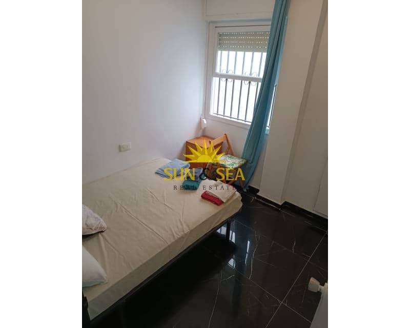 4 makuuhuone Huoneisto vuokrattavana paikassa Torrevieja - 1 350 € (Ref: 8937951)