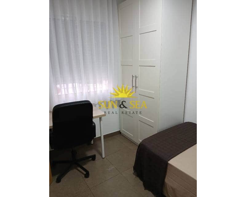 Apartamento de 3 habitaciones en San Vicente / Sant Vicent del Raspeig en alquiler vacacional - 1.200 € (Ref: 8937952)