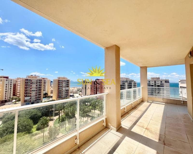 3 soveværelse Penthouse til leje i La Manga del Mar Menor med swimmingpool - € 850 (Ref: 8938231)
