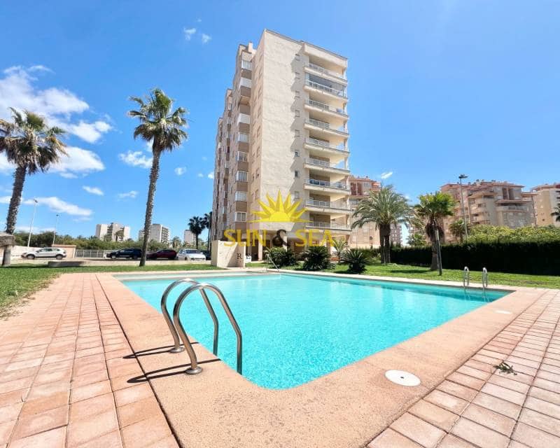 3 soveværelse Penthouse til leje i La Manga del Mar Menor med swimmingpool - € 850 (Ref: 8938231)