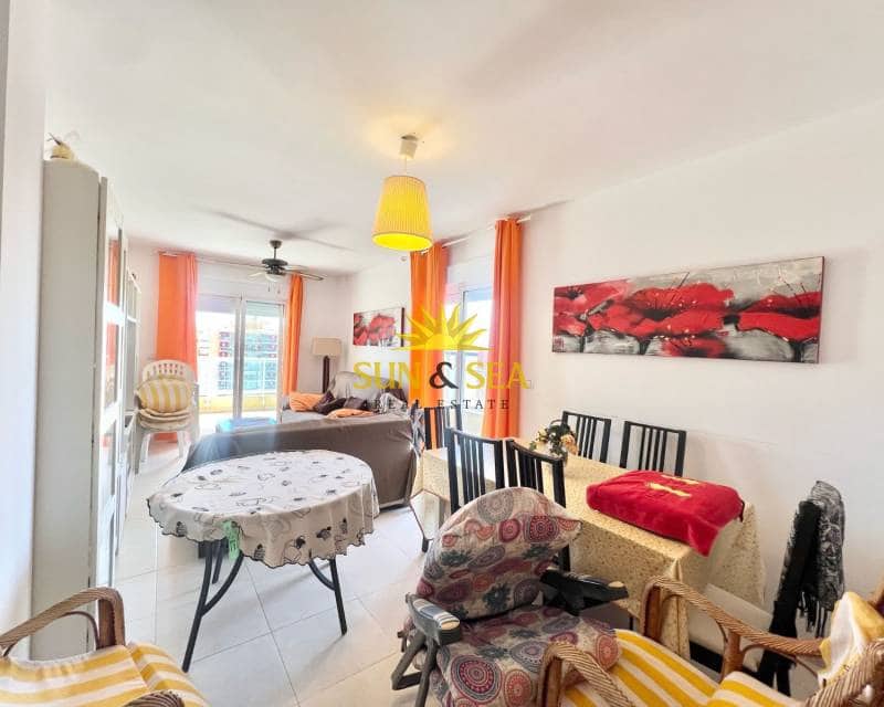 3 soveværelse Penthouse til leje i La Manga del Mar Menor med swimmingpool - € 850 (Ref: 8938231)