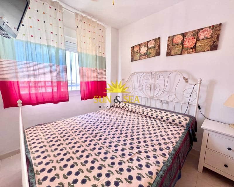 3 soveværelse Penthouse til leje i La Manga del Mar Menor med swimmingpool - € 850 (Ref: 8938231)