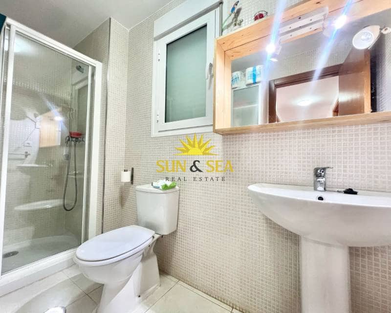 3 soveværelse Penthouse til leje i La Manga del Mar Menor med swimmingpool - € 850 (Ref: 8938231)