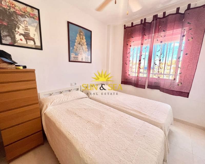 3 soveværelse Penthouse til leje i La Manga del Mar Menor med swimmingpool - € 850 (Ref: 8938231)