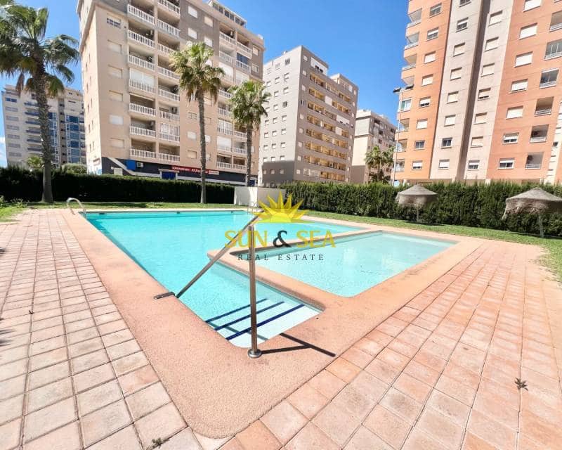 3 soveværelse Penthouse til leje i La Manga del Mar Menor med swimmingpool - € 850 (Ref: 8938231)