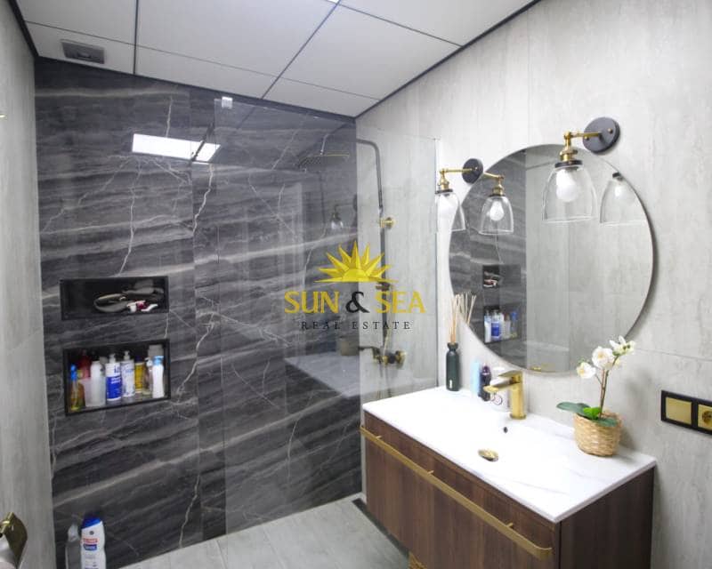 2 bedroom Apartment for sale in Torrevieja - € 125,000 (Ref: 8938233)