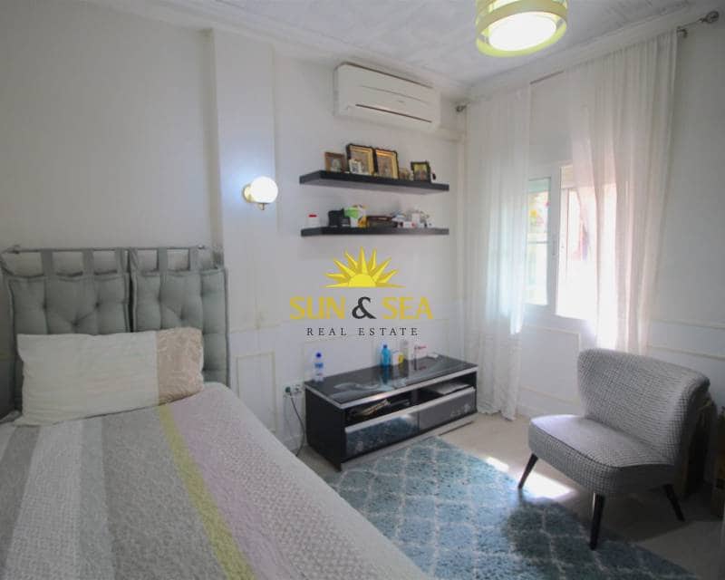 2 bedroom Apartment for sale in Torrevieja - € 125,000 (Ref: 8938233)