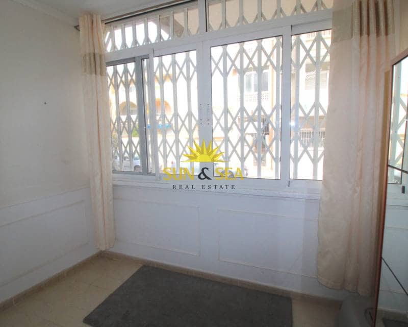 2 bedroom Apartment for sale in Torrevieja - € 125,000 (Ref: 8938233)