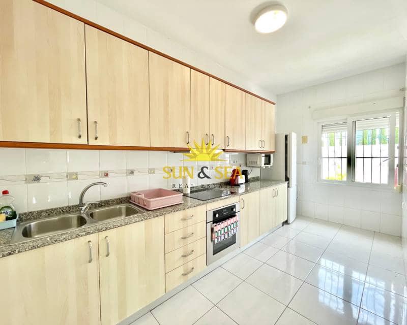 3 makuuhuone Huoneisto vuokrattavana paikassa Torrevieja mukana uima-altaan - 950 € (Ref: 8938235)