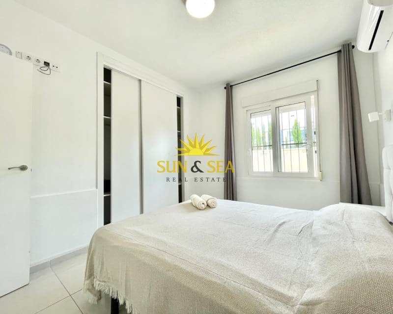 3 makuuhuone Huoneisto vuokrattavana paikassa Torrevieja mukana uima-altaan - 950 € (Ref: 8938235)