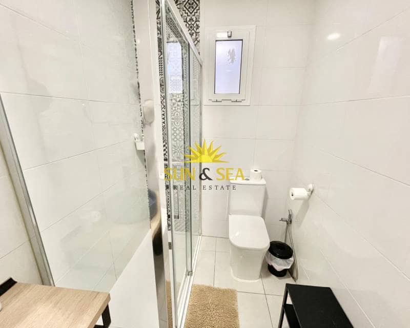 3 makuuhuone Huoneisto vuokrattavana paikassa Torrevieja mukana uima-altaan - 950 € (Ref: 8938235)