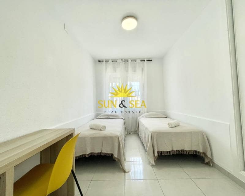 3 makuuhuone Huoneisto vuokrattavana paikassa Torrevieja mukana uima-altaan - 950 € (Ref: 8938235)