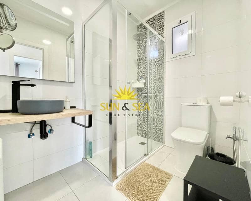 3 makuuhuone Huoneisto vuokrattavana paikassa Torrevieja mukana uima-altaan - 950 € (Ref: 8938235)