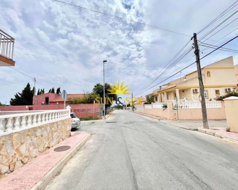 3 makuuhuone Huoneisto vuokrattavana paikassa Torrevieja mukana uima-altaan - 950 € (Ref: 8938235)