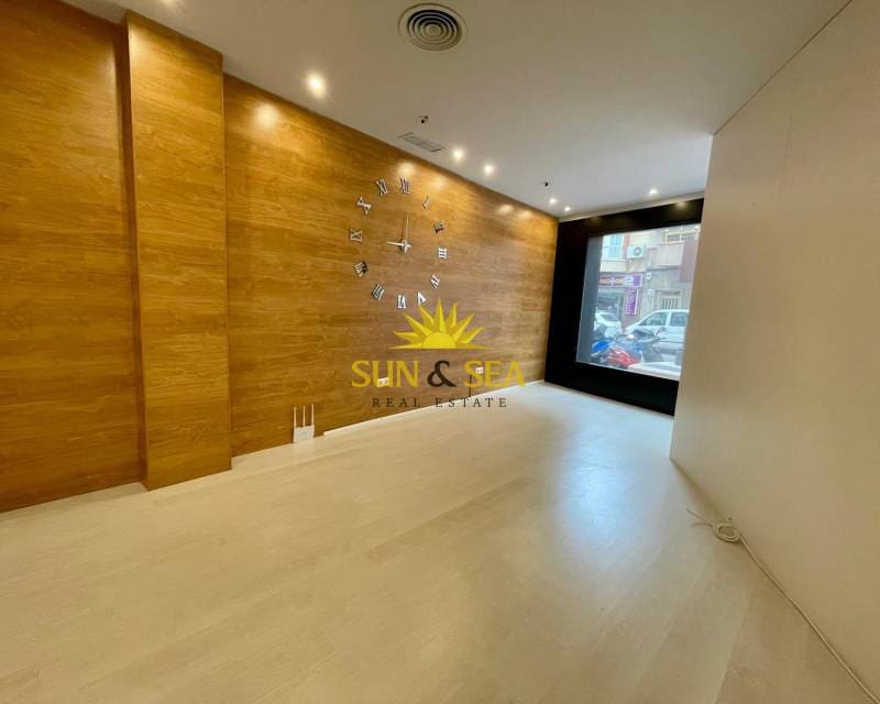 1 bedroom Commercial for rent in Guardamar del Segura - € 900 (Ref: 8941577)