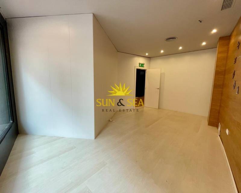 1 bedroom Commercial for rent in Guardamar del Segura - € 900 (Ref: 8941577)