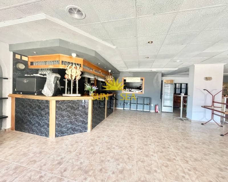 3 makuuhuone Kaupallinen myytävänä paikassa Torrevieja - 750 000 € (Ref: 8945584)