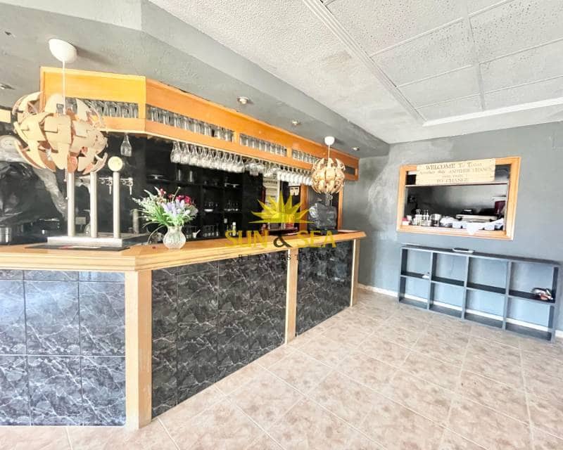 3 makuuhuone Kaupallinen myytävänä paikassa Torrevieja - 750 000 € (Ref: 8945584)