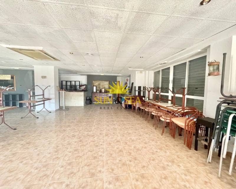 3 makuuhuone Kaupallinen myytävänä paikassa Torrevieja - 750 000 € (Ref: 8945584)