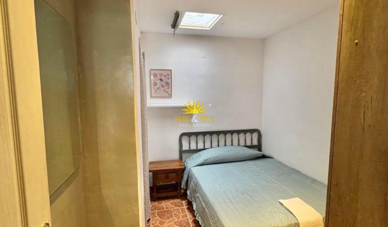 Bungalow de 2 chambres à louer à Torrevieja - 850 € (Ref: 8947255)