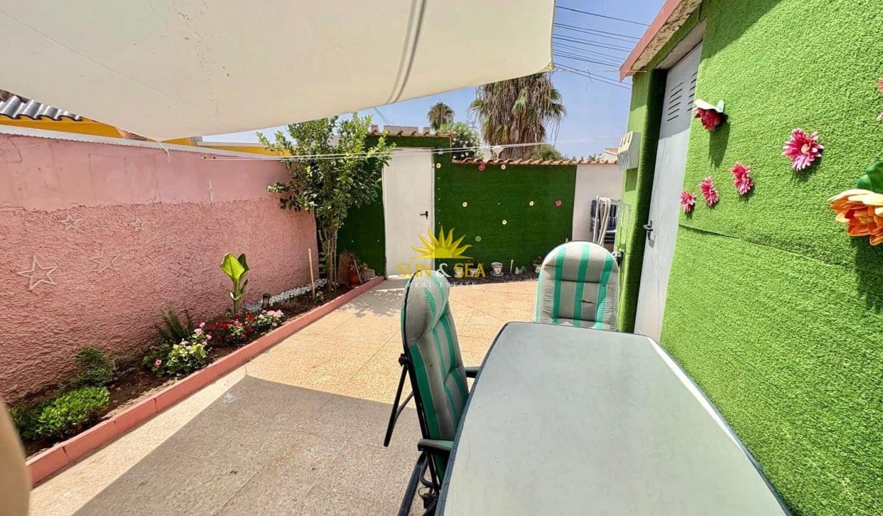 Bungalow de 2 chambres à louer à Torrevieja - 850 € (Ref: 8947255)