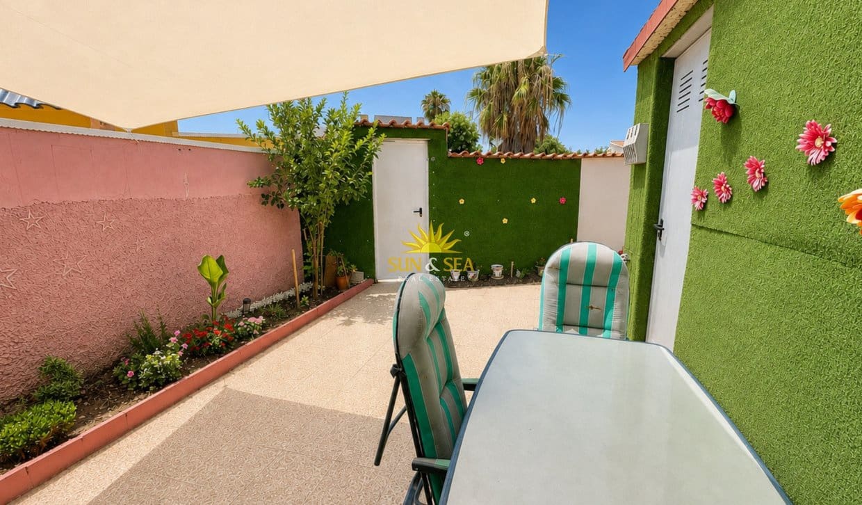 2 soverom Bungalow til leie i Torrevieja - € 850 (Ref: 8947255)