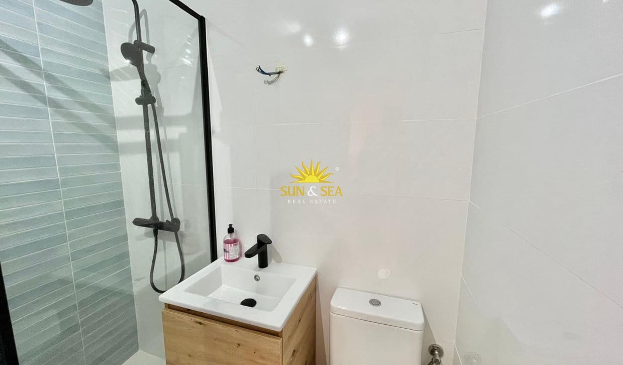 2 bedroom Bungalow for rent in Torrevieja - € 850 (Ref: 8947255)