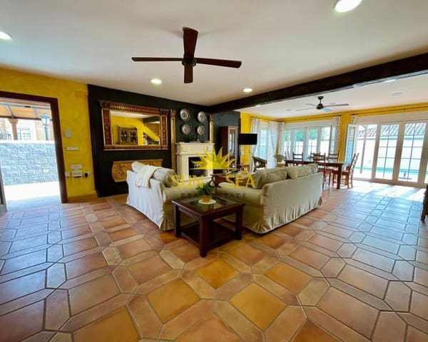 Chalet de 4 habitaciones en La Manga del Mar Menor en alquiler con garaje - 2.000 € (Ref: 8949967)