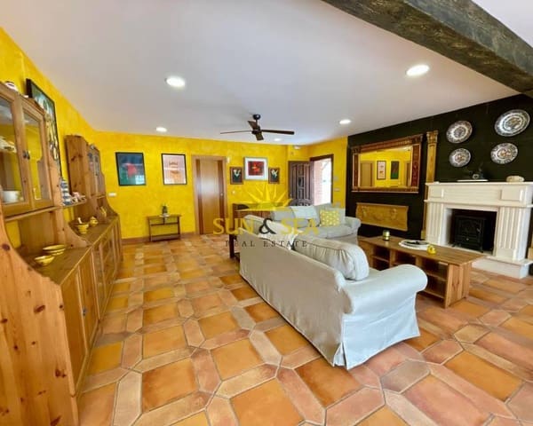 Chalet de 4 habitaciones en La Manga del Mar Menor en alquiler con garaje - 2.000 € (Ref: 8949967)