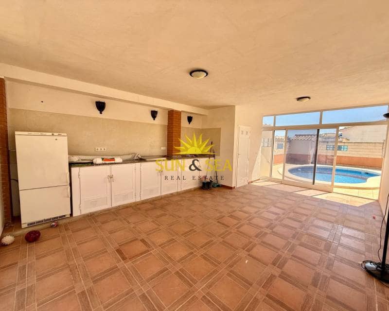 4 bedroom Villa for sale in La Florida with pool garage - € 439,000 (Ref: 8960714)