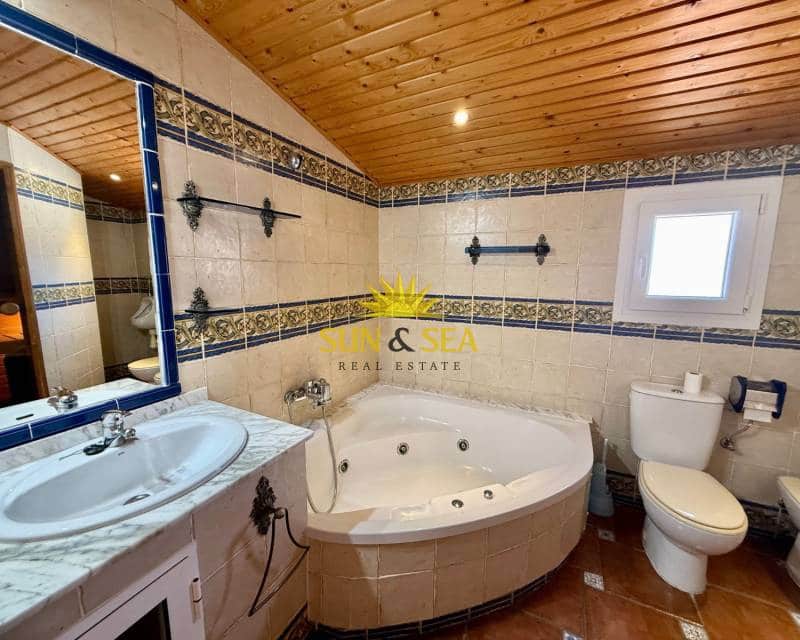 4 bedroom Villa for sale in La Florida with pool garage - € 439,000 (Ref: 8960714)