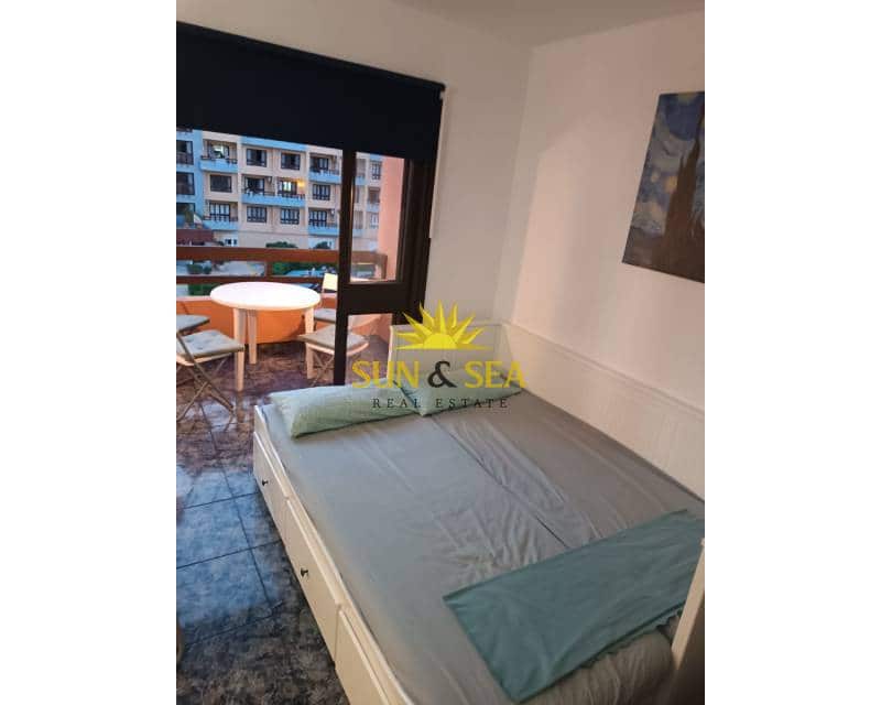 Studio de 1 chambre à louer à La Manga del Mar Menor avec piscine - 600 € (Ref: 8971345)