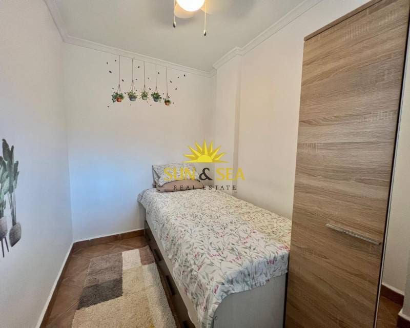 2 soverom Leilighet til leie i Torrevieja - € 800 (Ref: 8975536)