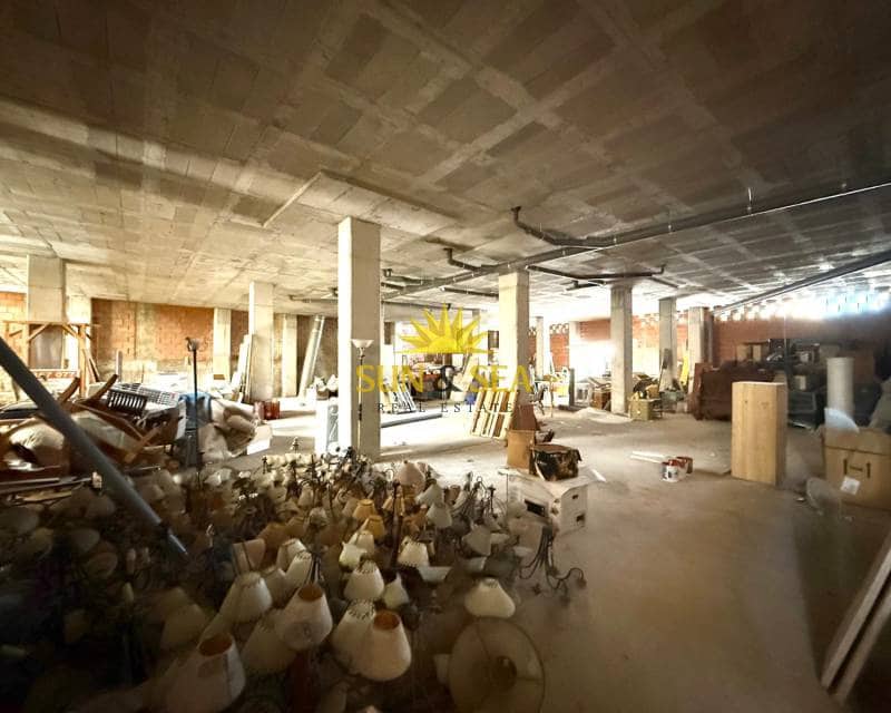 Local Commercial de 1 chambre à louer à Torrevieja - 4 850 € (Ref: 8981729)