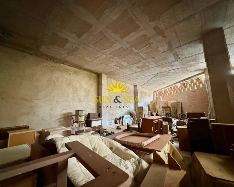 Local Commercial de 1 chambre à louer à Torrevieja - 4 850 € (Ref: 8981729)